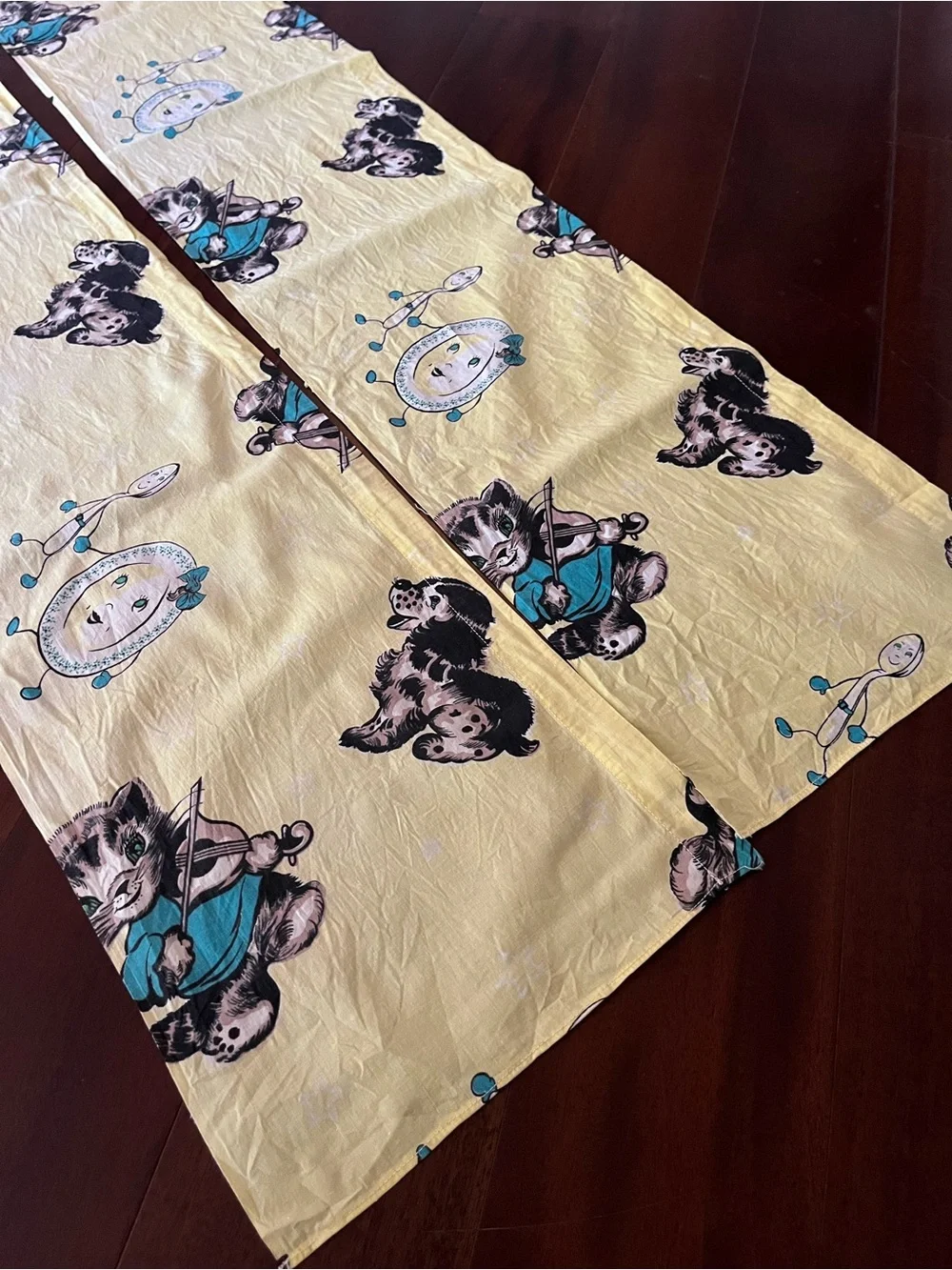 Nursery Rhyme cat Fiddle Hey Diddle Dish Spoon Little Dog MCM classic curtains